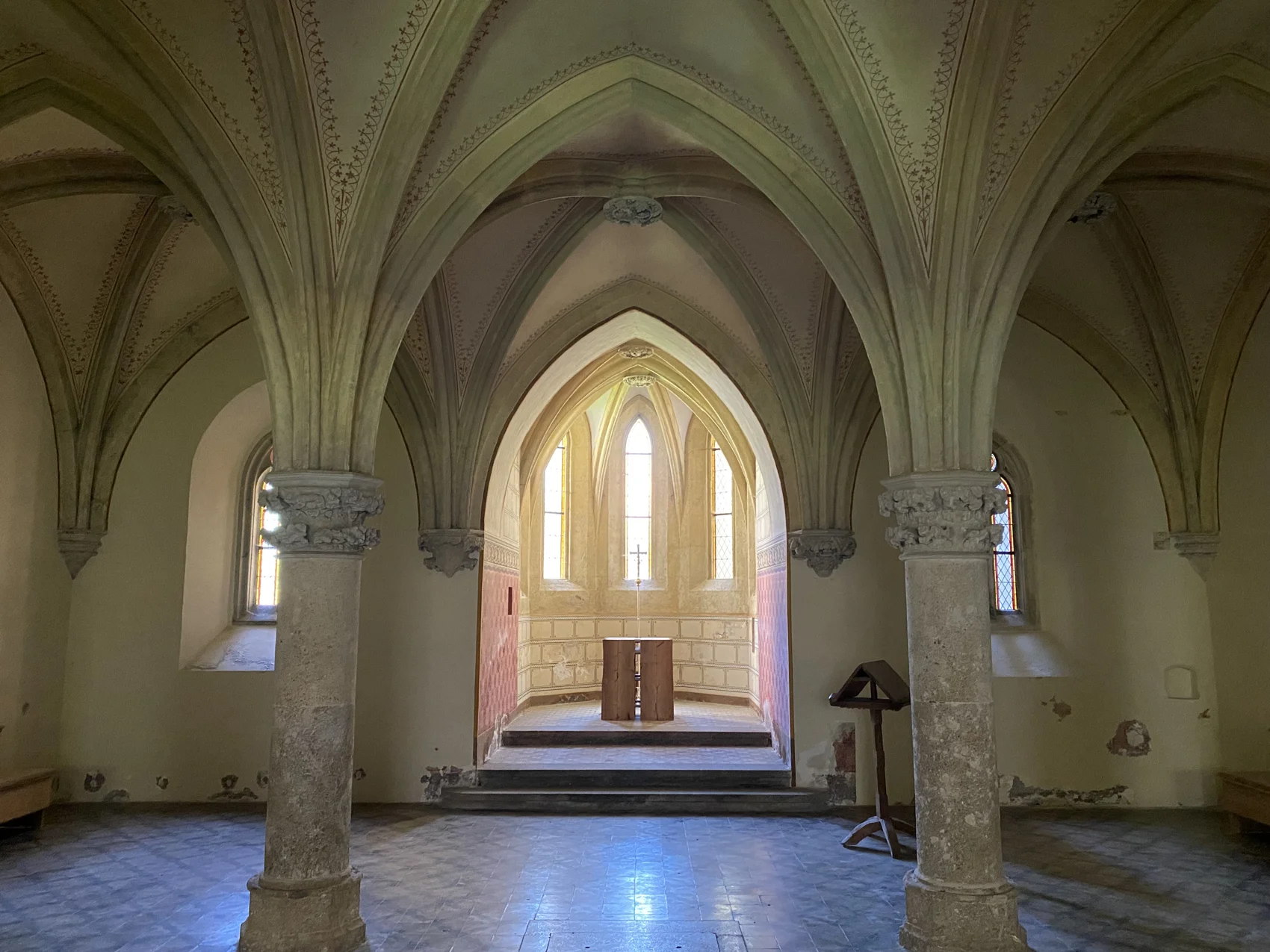 Säulen und Kreuzrippengewölbe im Kapitelsaal
